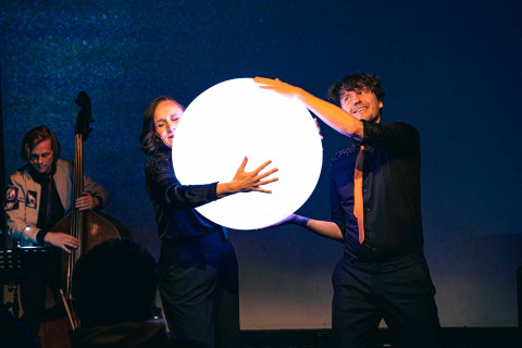 Der Tanz um den Mond, getanz von Lotta Stein und Robert Nippoldt, choreographiert von Tobias Karsten